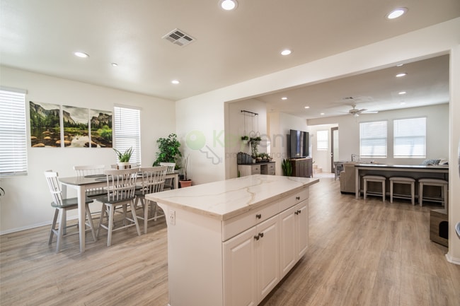 Building Photo - Stunning Verano at Skyline |Gated Communit...