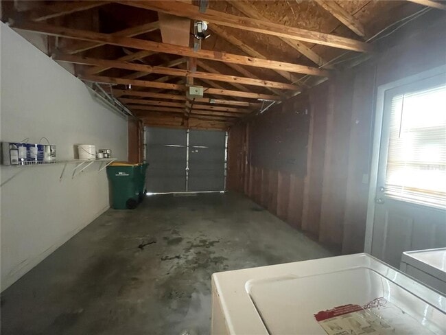 Building Photo - 607 Whispering Pines Blvd