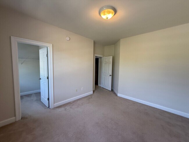 Building Photo - 1525 Old Trail Dr