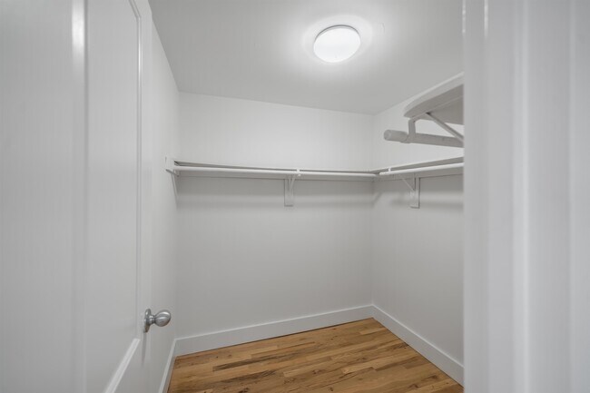 Building Photo - 300 Grand St