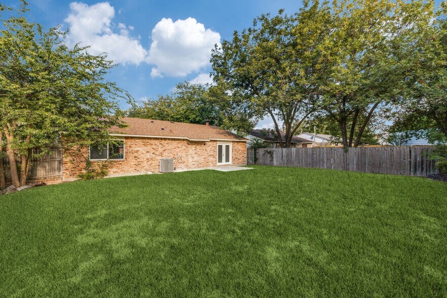 Building Photo - 5710 Ridgecove Dr