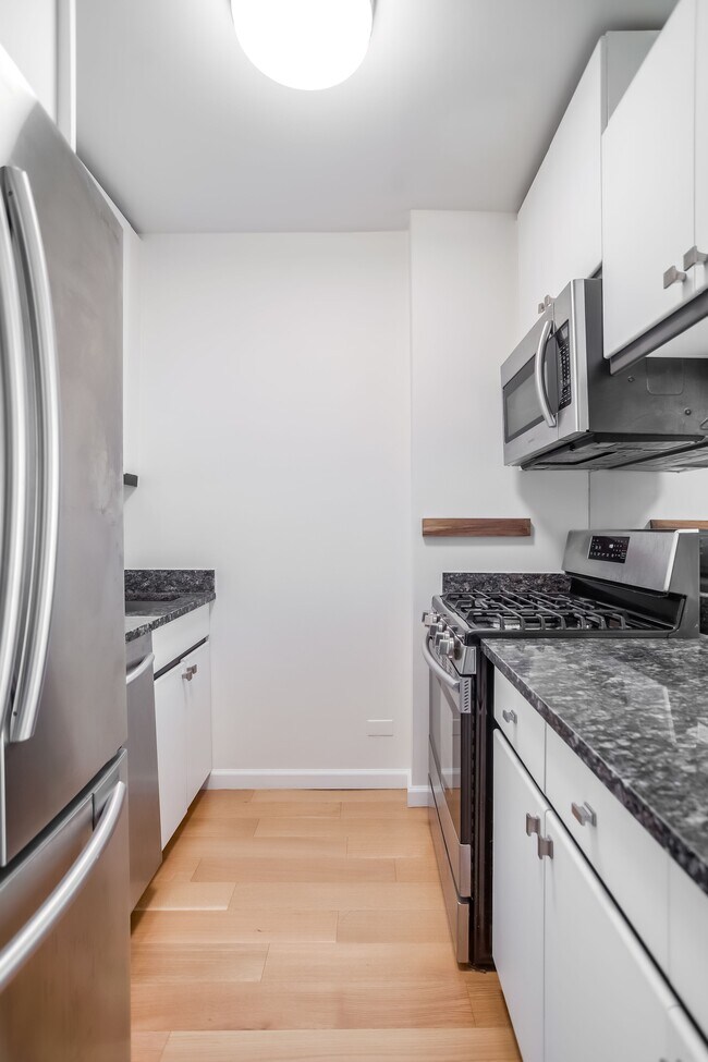 Building Photo - 250 W 89th St