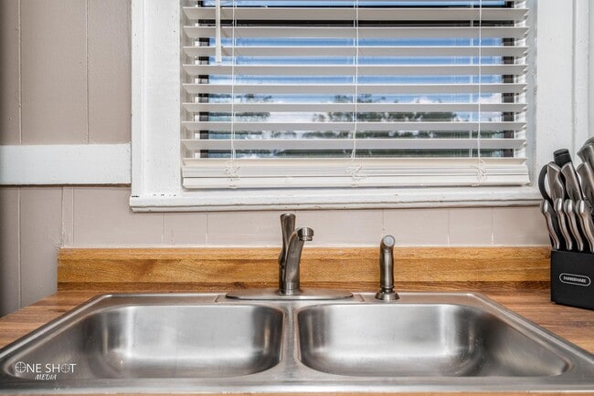 Building Photo - 642 Beech St