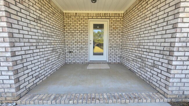 Building Photo - 588 Brushwood Dr