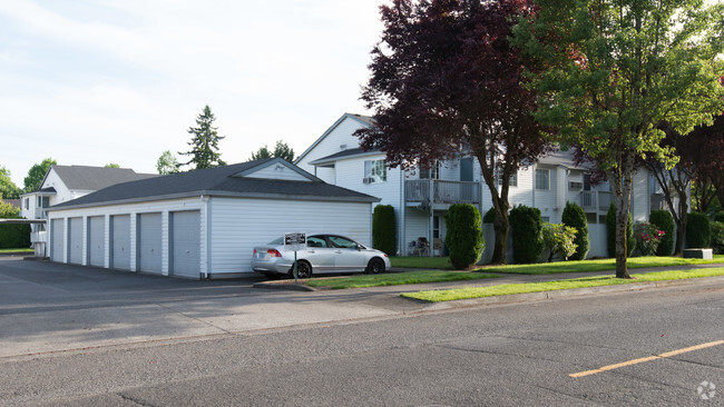 Building Photo - Regency Court