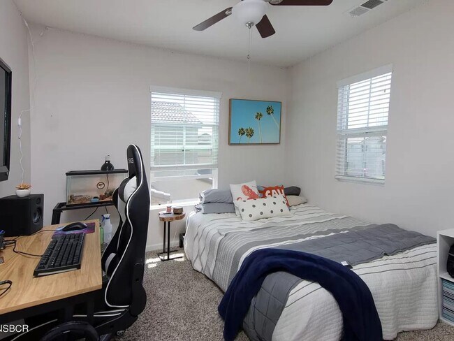 Building Photo - Stunning Briar Creek Home!