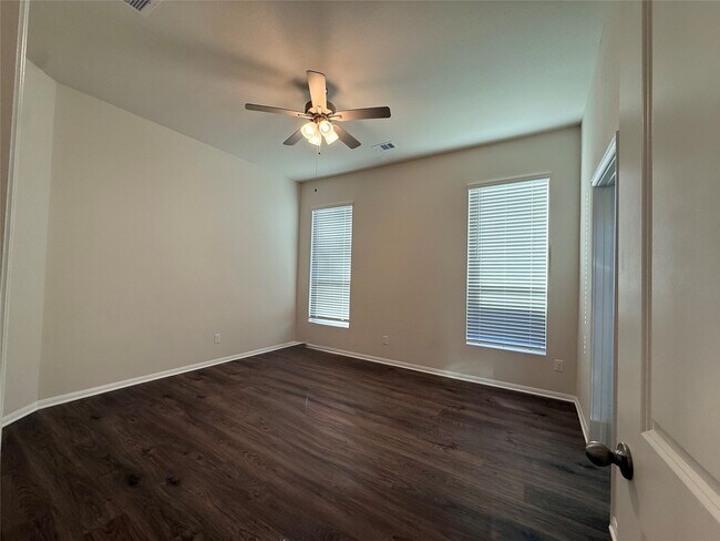 Building Photo - 405 Magnolia Ln