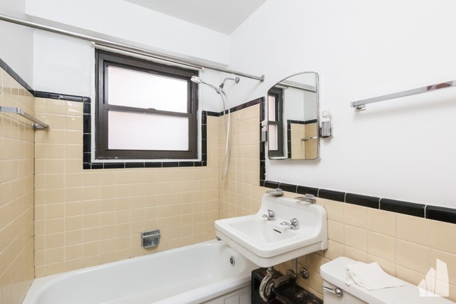 Building Photo - 2600 West Rascher Avenue #112