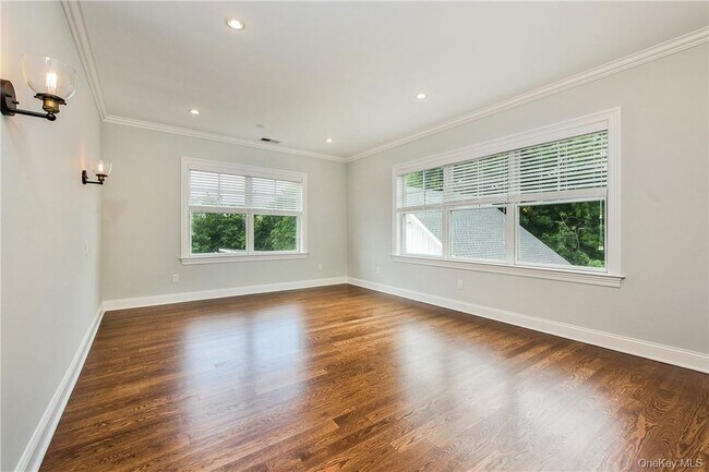 Building Photo - 124 Maple Ave