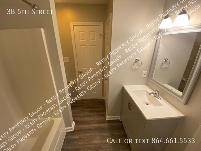 Building Photo - 3 5th St