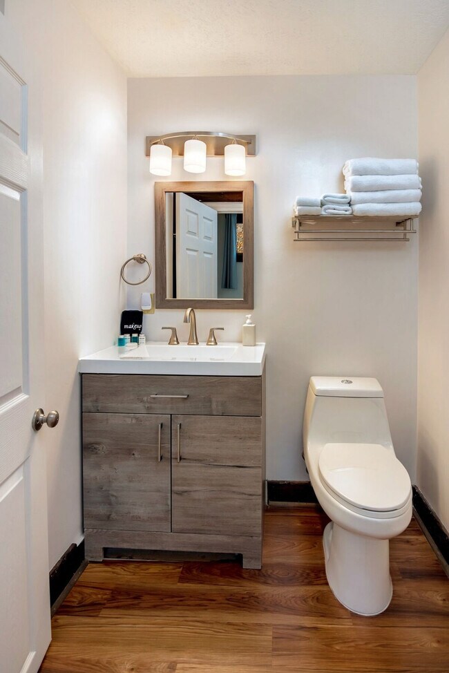 Building Photo - 2 A Cedar Drive-SI ID1380185P