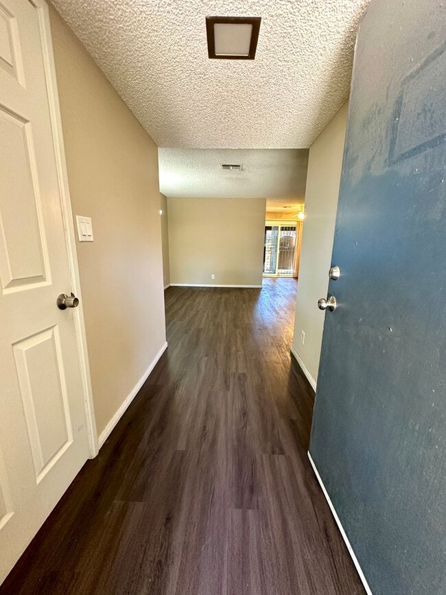 Building Photo - 6114 Meadowgrass Ln