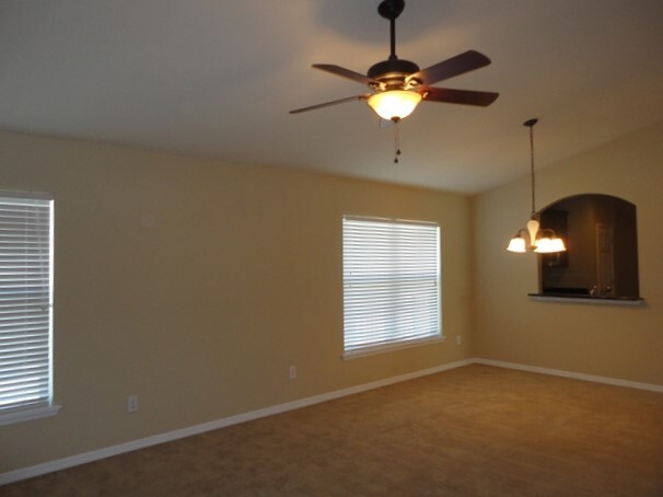 Building Photo - 915 Branchwood Way