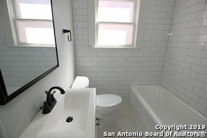 Building Photo - 131 E Ridgewood Ct