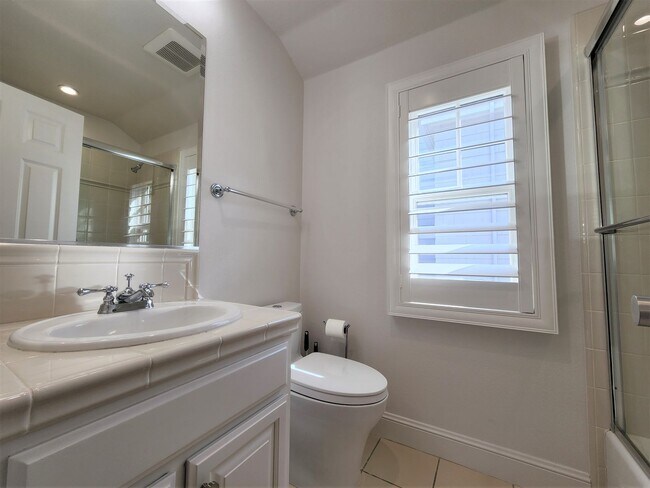 Building Photo - Updated Home Available Now in Downtown Pal...