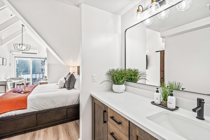 Building Photo - 1385 Lowell Ave