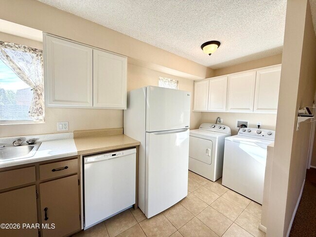 Building Photo - 8411 E Sommer Dr