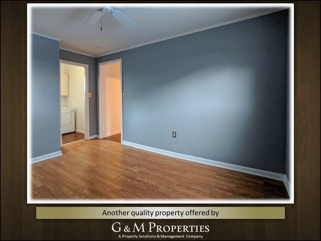 Building Photo - 1 Br, Pet Friendly, Single Family Home Available Now in Greece NY!