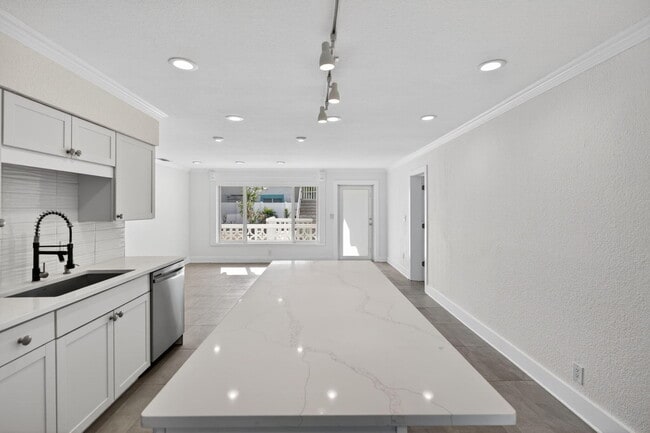 Building Photo - 624 Southwind Cir