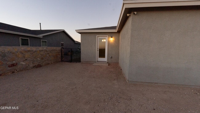 Building Photo - 14316 Paraiso Dr