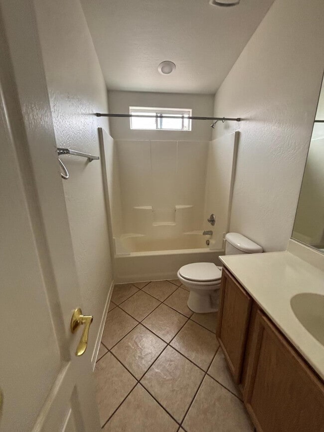 Building Photo - 5036 E Catalina Ct