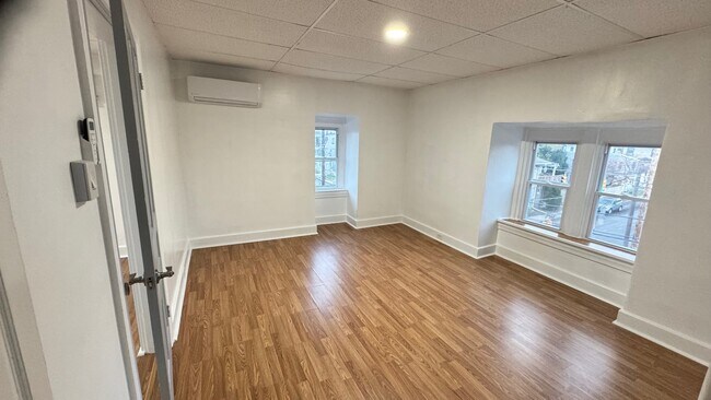 Building Photo - 993 e Philadelphia st