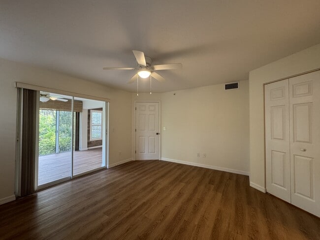 Building Photo - 815 Montrose Dr