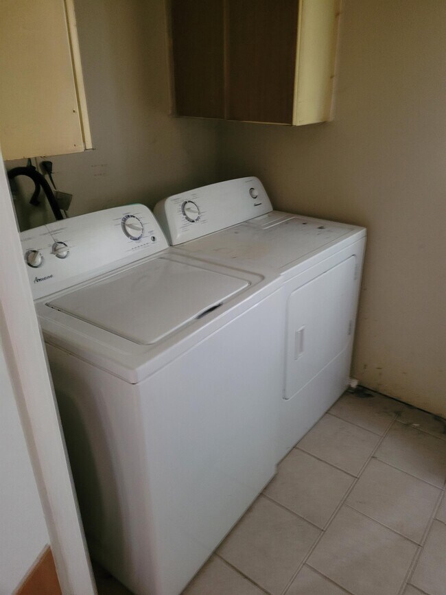 Building Photo - 47 Holstone Ln