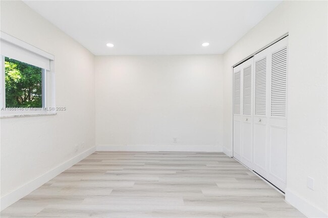 Building Photo - 7003 NW 99th Ave