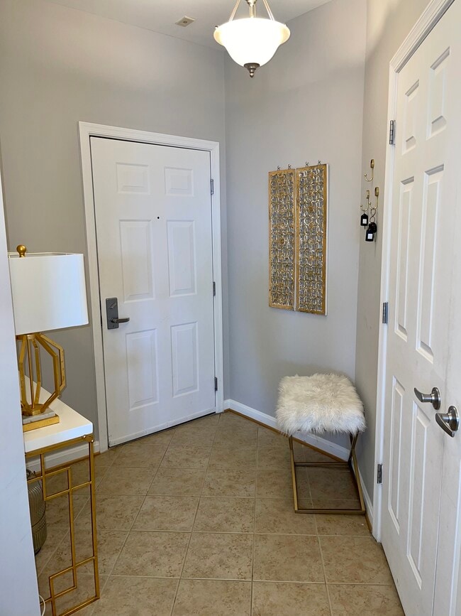 Building Photo - 801 S Greenbrier St