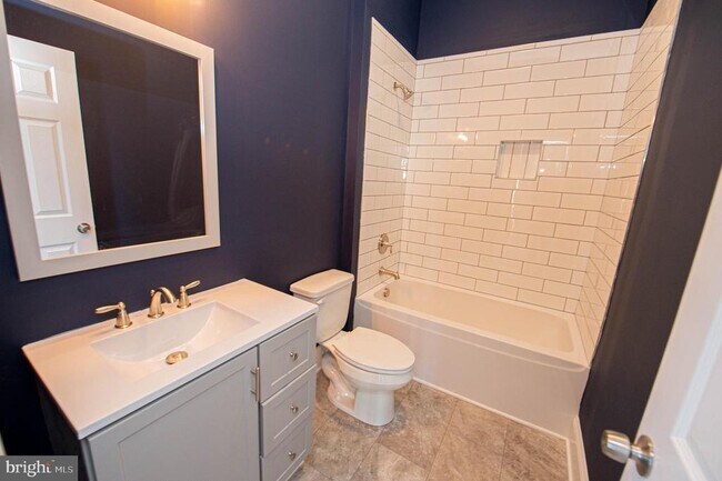 Building Photo - 106 Colonial Ct