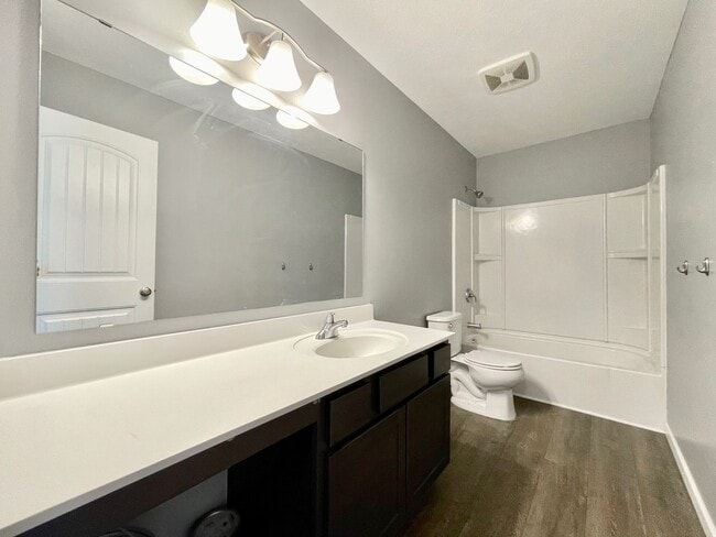 Building Photo - Four Bedroom Home in Fruitport
