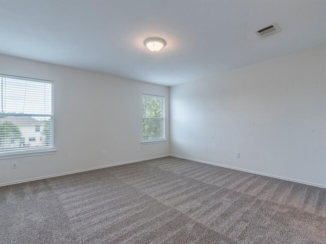 Building Photo - 221 Carriage Way