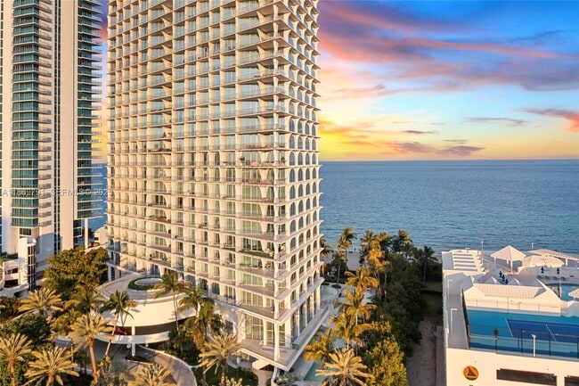 Building Photo - 16901 Collins Ave