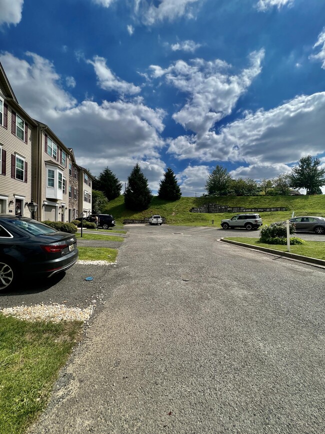 Building Photo - 40 Barrington Ct