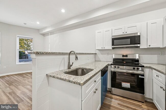 Building Photo - 750 Reservoir St