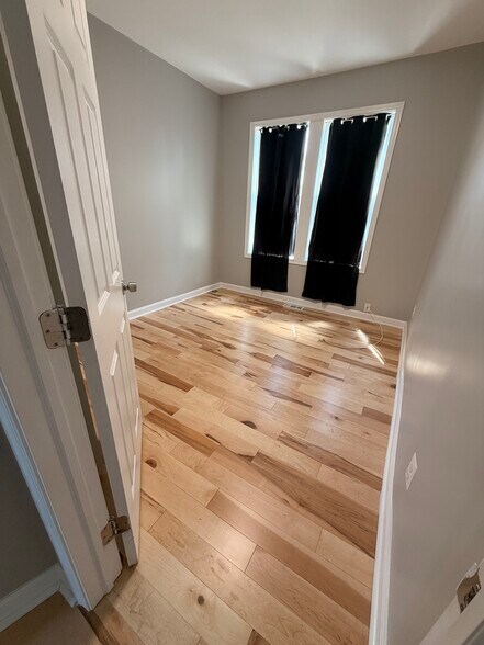 Building Photo - 740 Hobart Pl NW