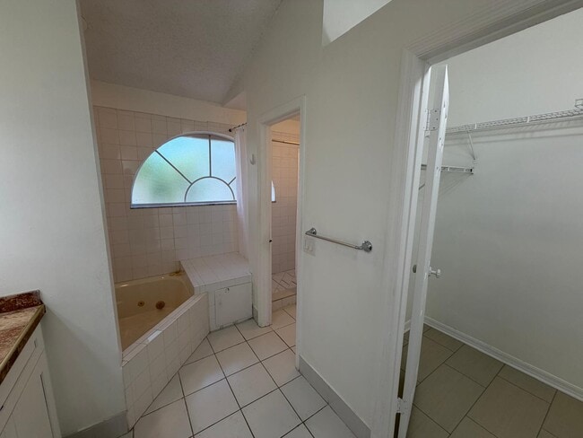 Building Photo - 3780 Amalfi Dr