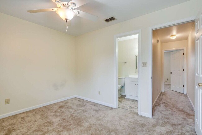 Building Photo - 1 bedroom and 1 bathroom in a 3x3 duplex STEPS AWAY FROM CAMPUS