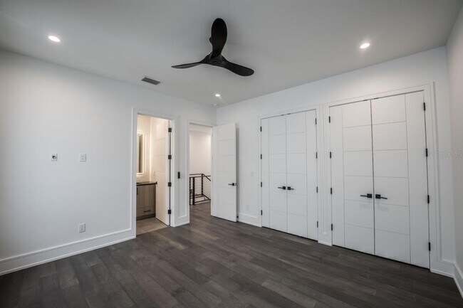 Building Photo - 3010 W Trilby Ave