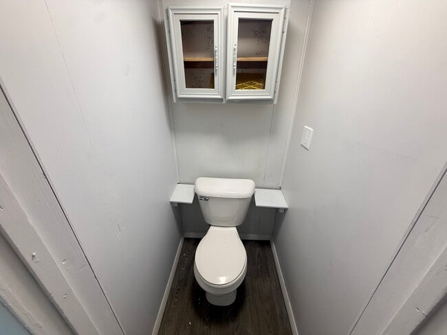 Building Photo - 754 N Sharpsville Ave