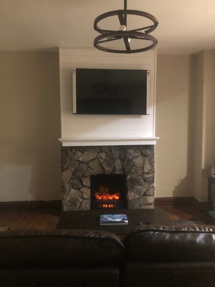 Warm and inviting Living area - 131 Clinton St