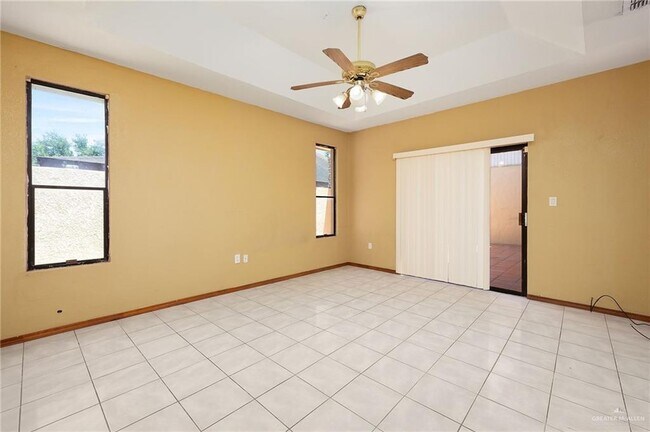 Building Photo - 604 Crystal Dr