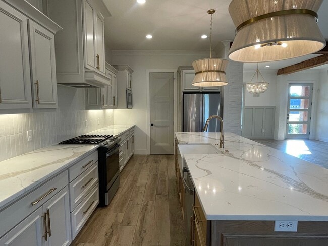 Building Photo - Tiburon newly built 2023 beauty!
