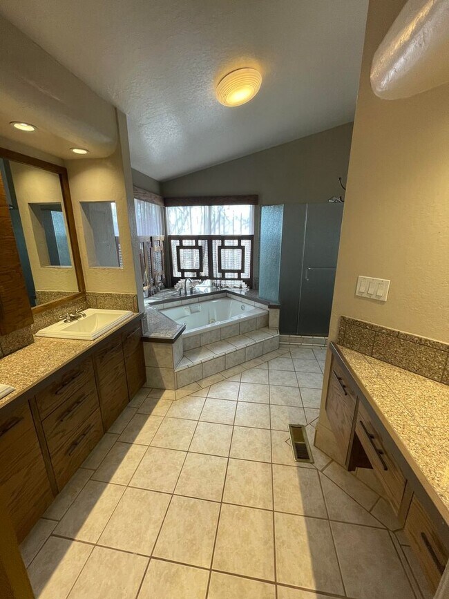 Building Photo - 4528 Whitney Cir