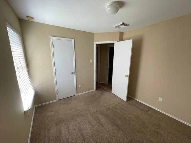 Building Photo - 8714 Sunset Pond Dr