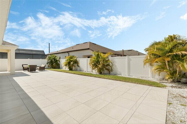 Building Photo - 3323 Puxton Dr
