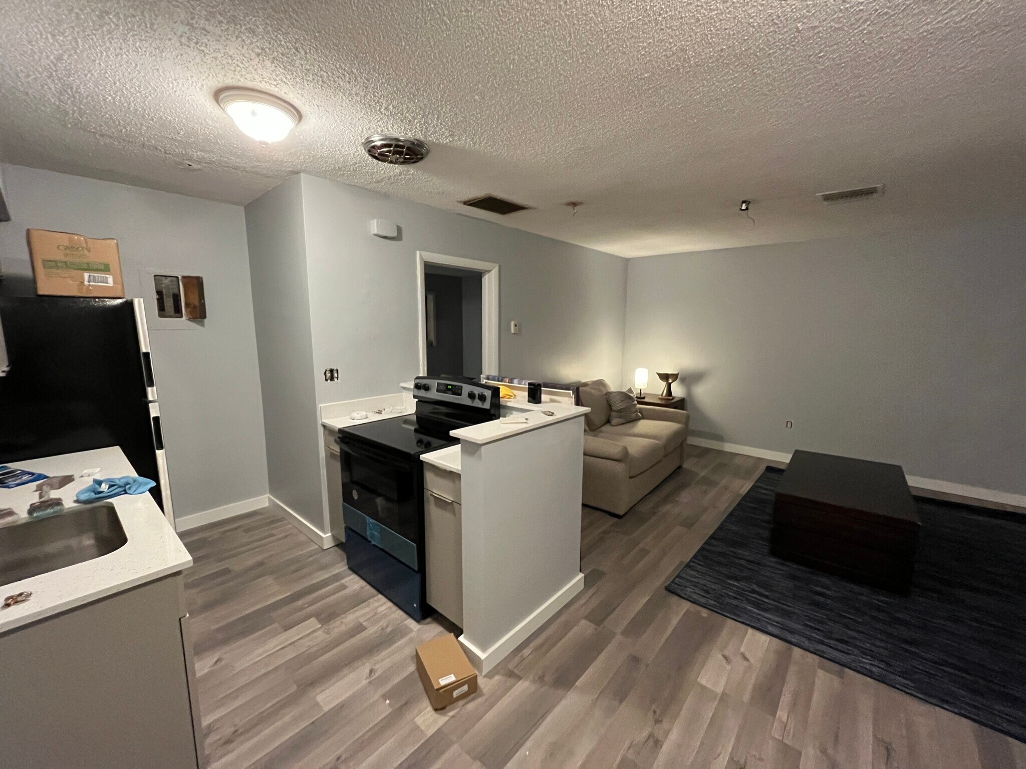 Large living room kitchen combo - 5111 NE 18th Ave