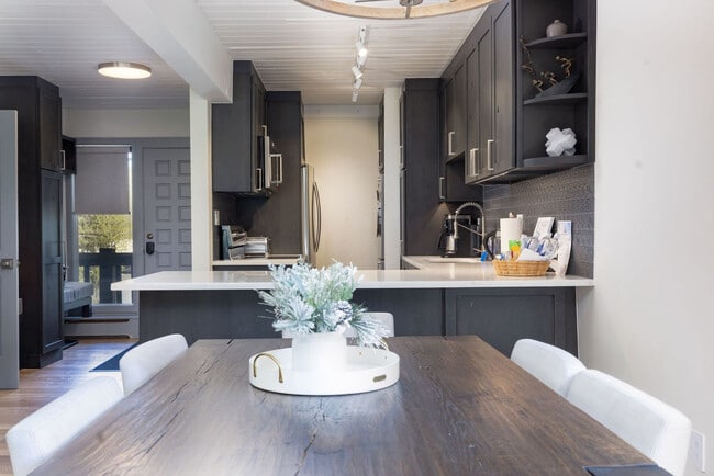 Building Photo - 70 Gallun Ln