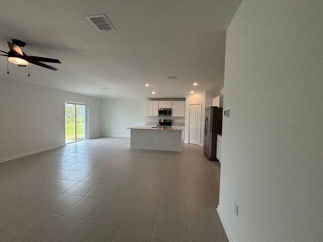 Building Photo - Beautiful Updated Home
